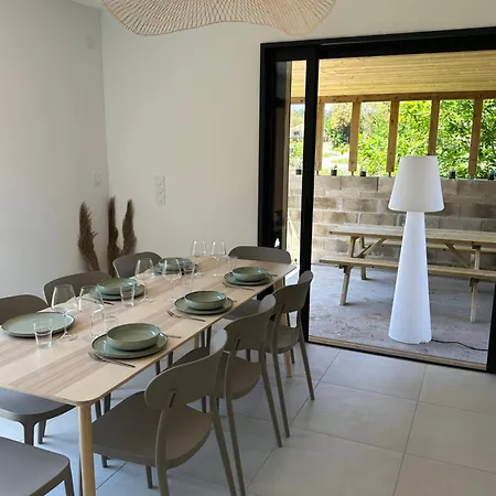 Maison En Bois Piscine Climatisee Proche De La Villa
