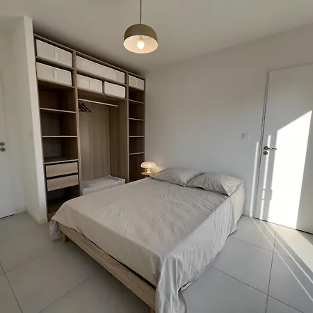 Maison En Bois Piscine Climatisee Proche De La Villa *
