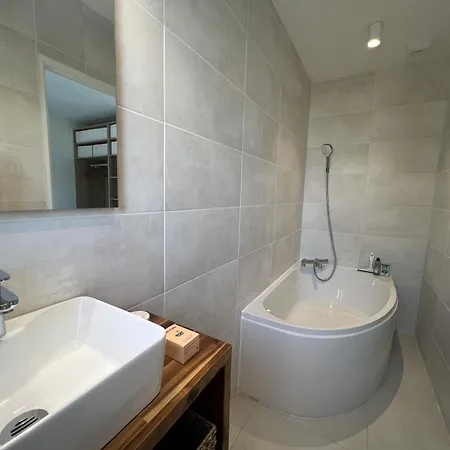 Maison En Bois Piscine Climatisee Proche De La Villa